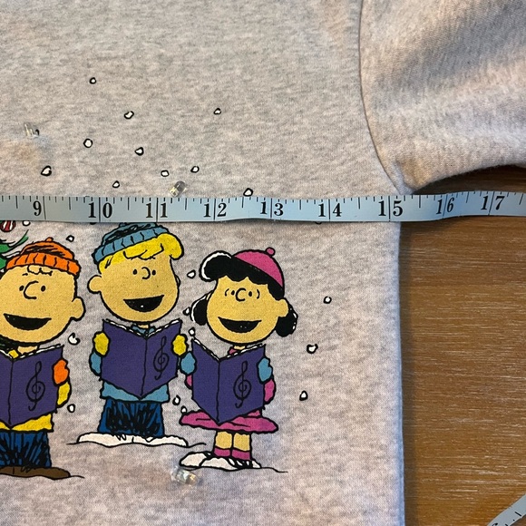 Gray Peanuts Christmas Sweatshirt lights up! child size 7 - Picture 6 of 9
